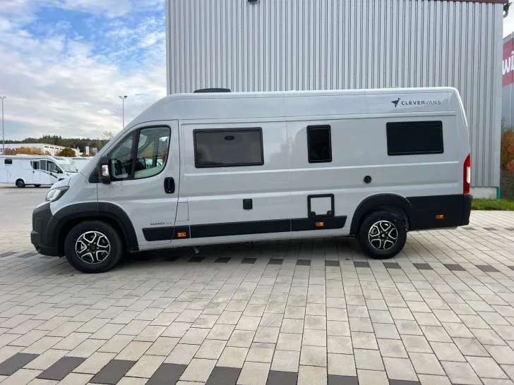 Fahrzeugbild Clever Select Line Runner #6
