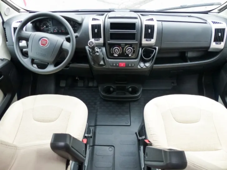Fahrzeugbild Malibu Van Compact 540 DB #4