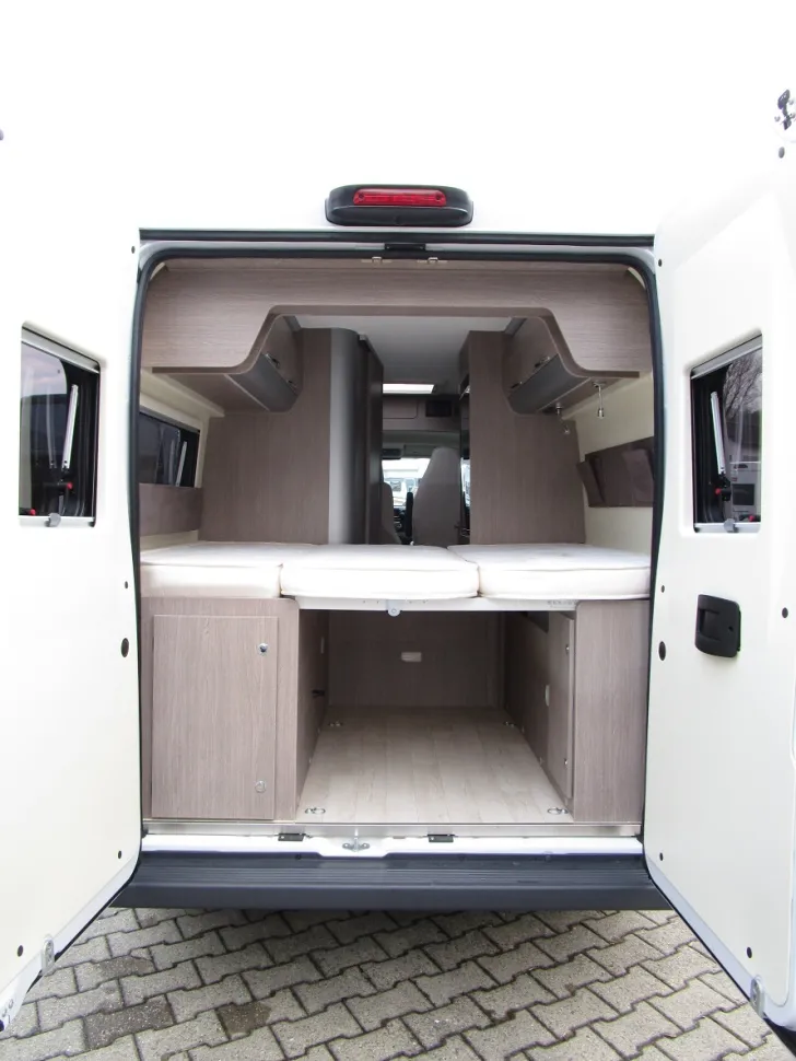 Fahrzeugbild Challenger Van V114 #4