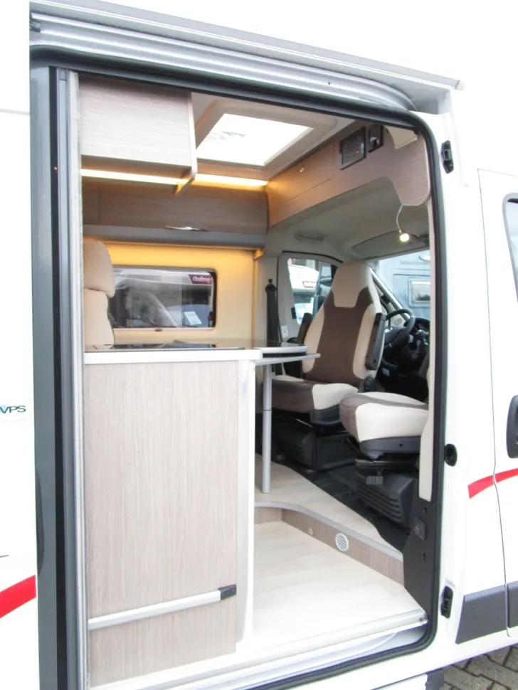 Fahrzeugbild Challenger Van V114 #5