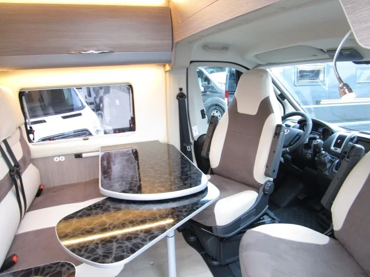 Fahrzeugbild Challenger Van V114 #7