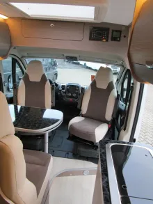 Fahrzeugbild Challenger Van V114 #8