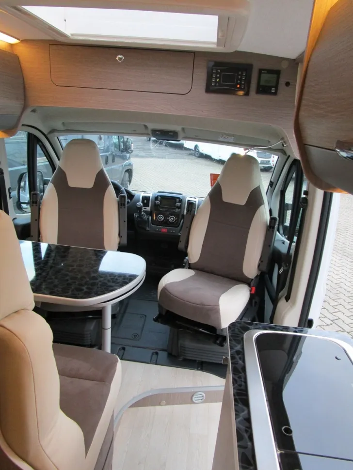 Fahrzeugbild Challenger Van V114 #8
