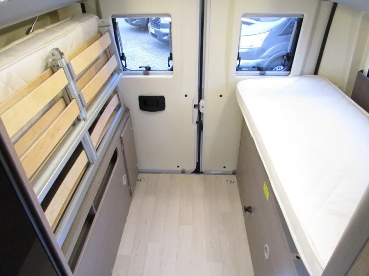 Fahrzeugbild Challenger Van V114 #11