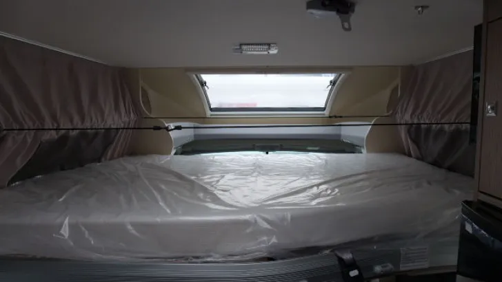 Fahrzeugbild Challenger Genesis 38 #12