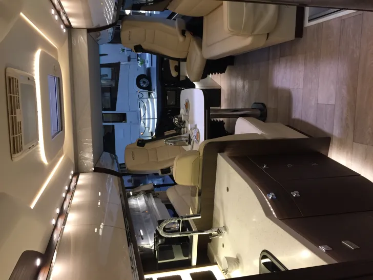 Fahrzeugbild Morelo Empire 90 L #12