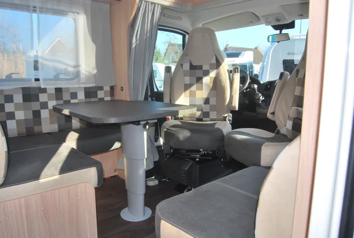 Fahrzeugbild Sunlight T 68 #4