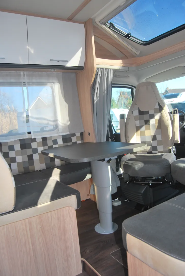 Fahrzeugbild Sunlight T 68 #5
