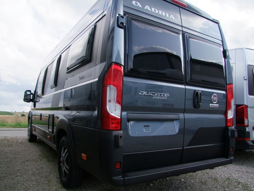 Adria Twin Supreme 640 SGX als Campervan in Bad UrachWittlingen bei